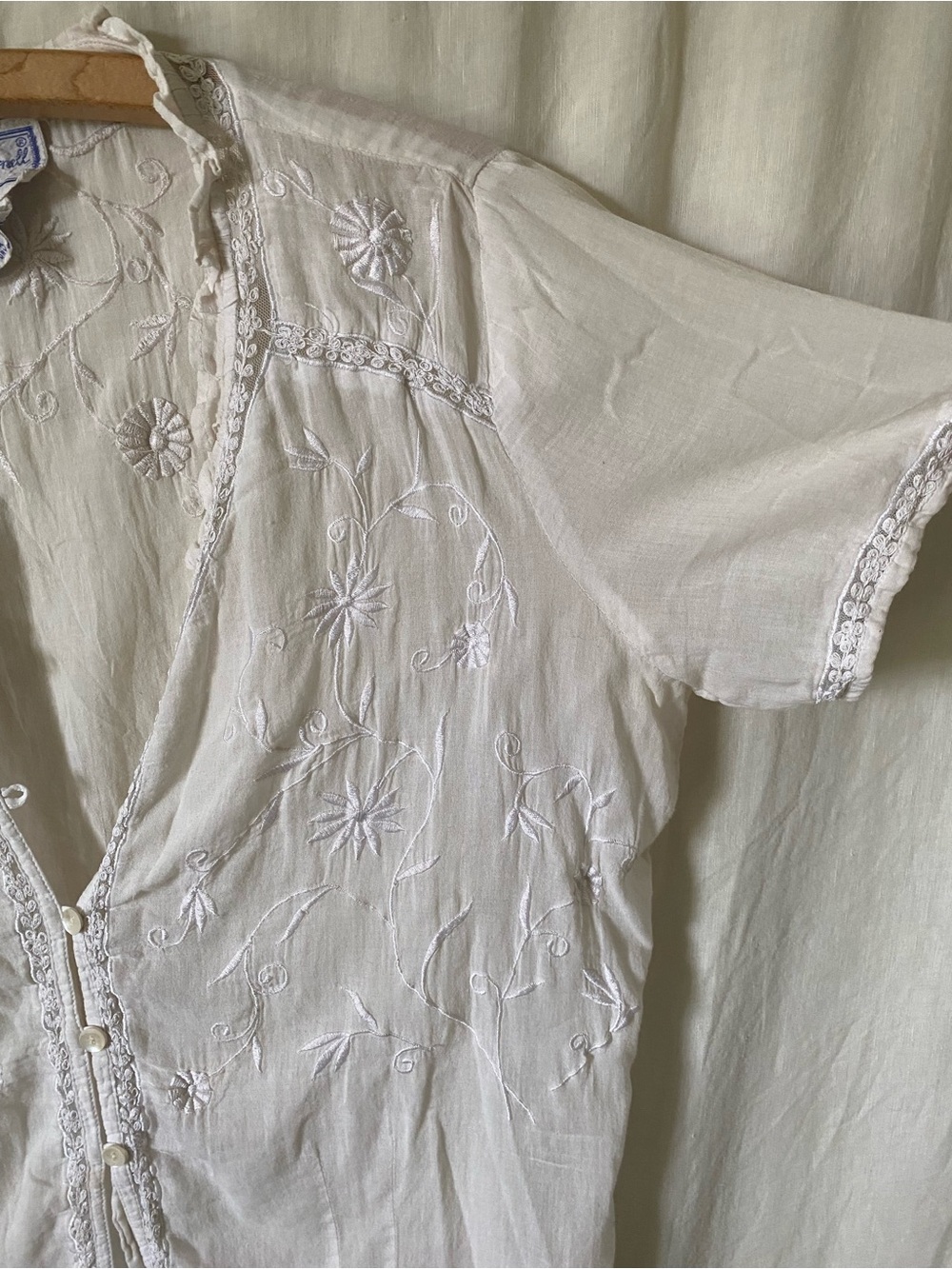 April Cornell White Floral Embroidered Ruffle-Trim Blouse - Medium - Picture 3 of 9